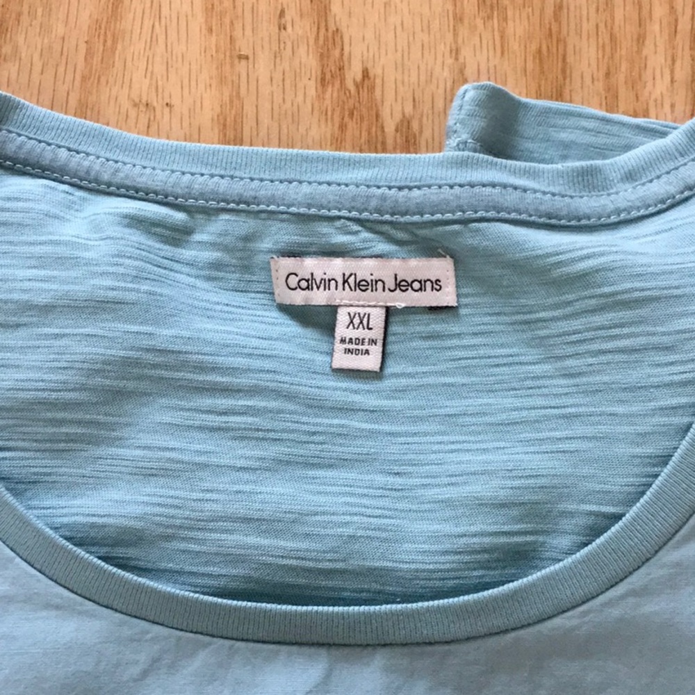 Tee 👕 - Picture 3 of 5